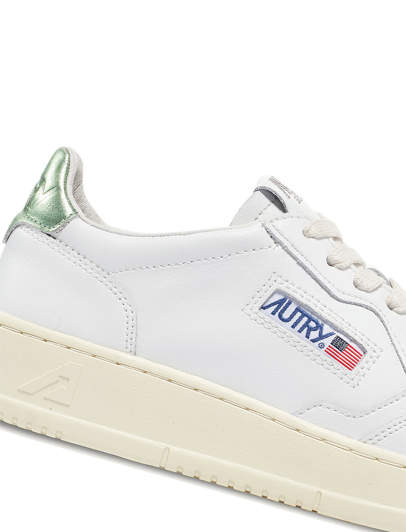 Autry Womens Medalist Low Leather Trainers White / Green Metallic