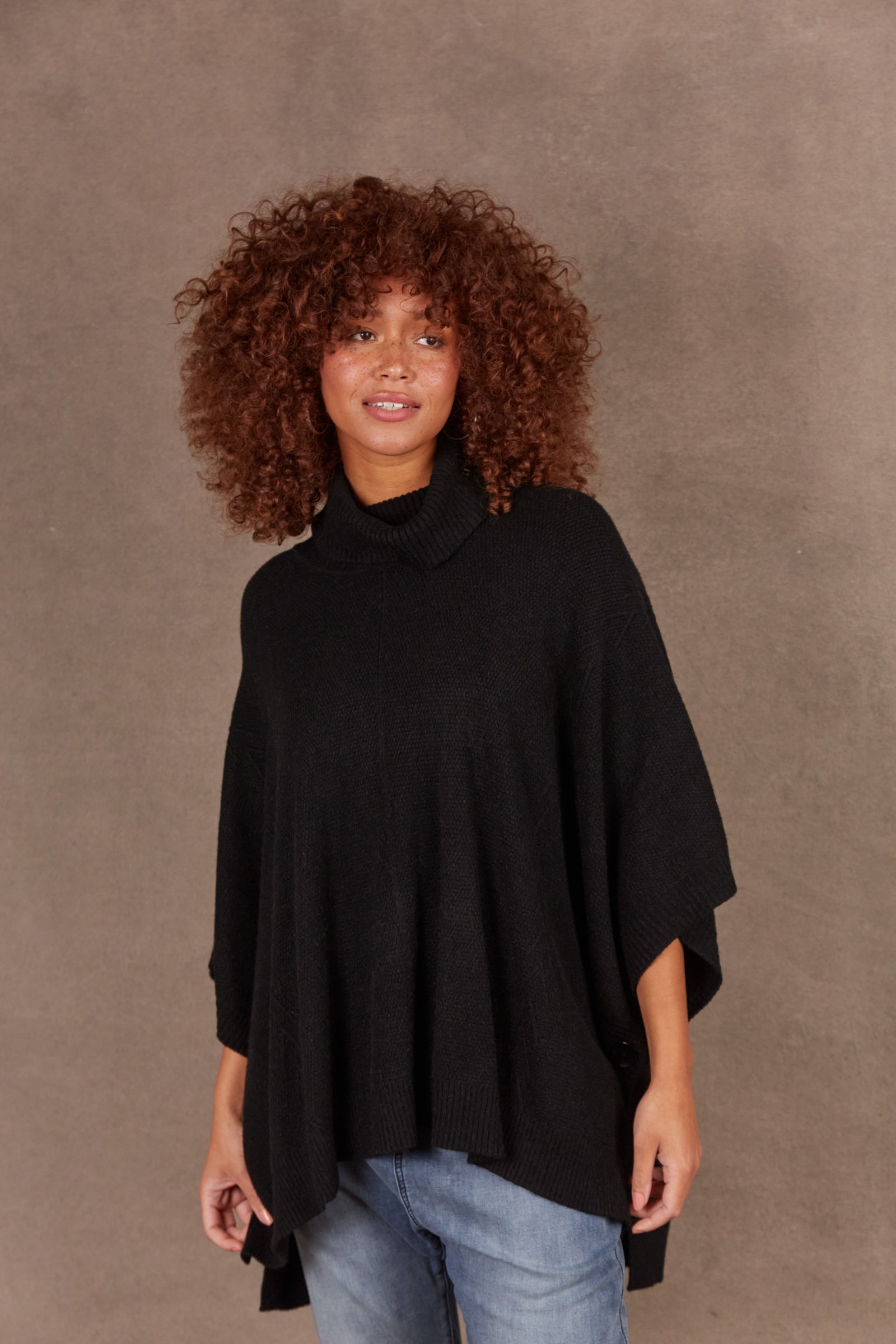 Nawi Poncho - Ebony Black