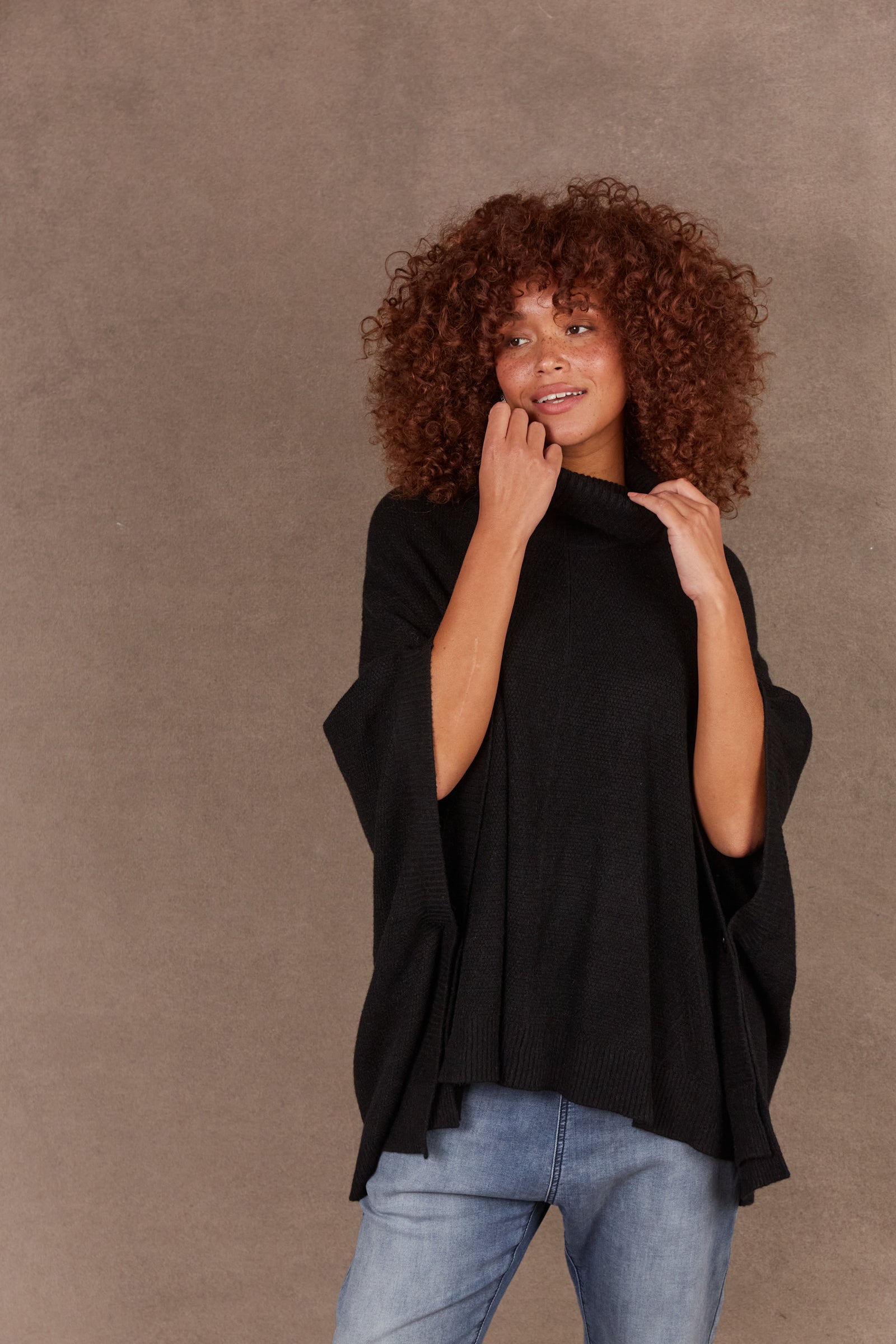 Nawi Poncho - Ebony Black