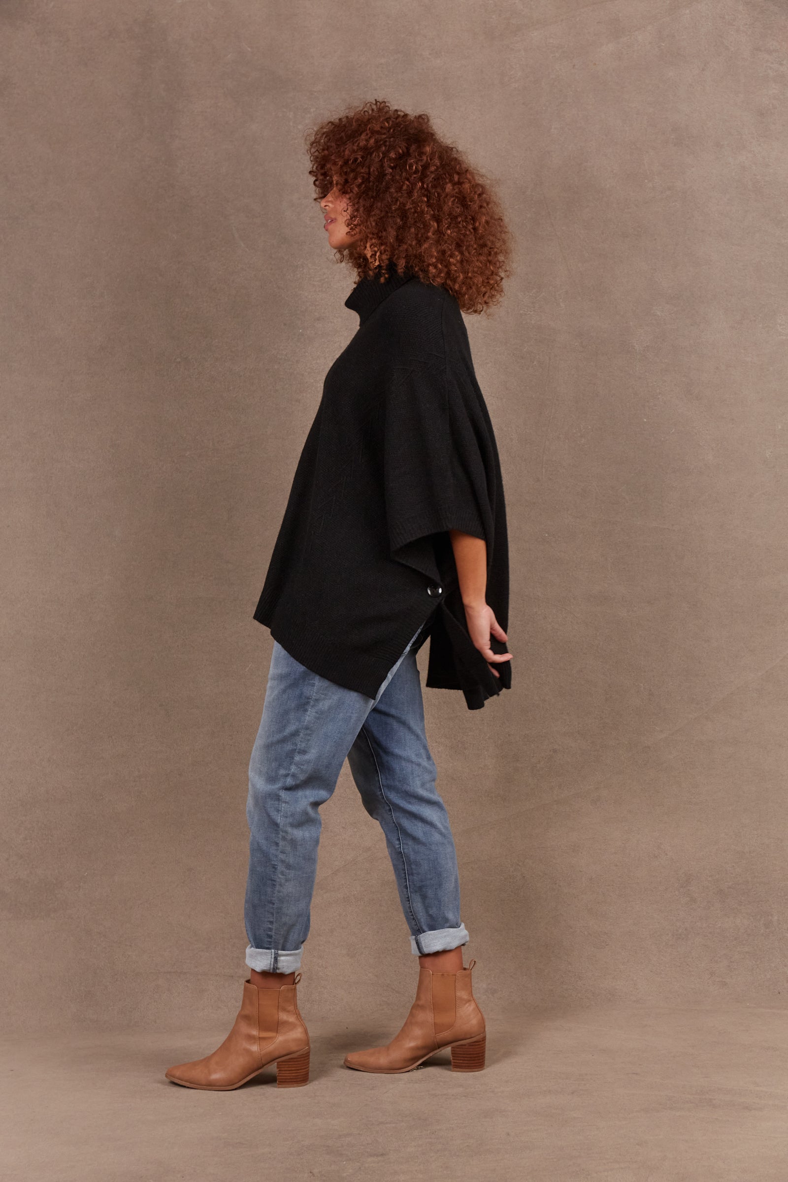 Nawi Poncho - Ebony Black