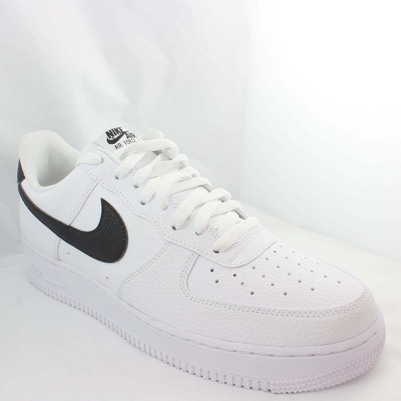 Nike Air Force 1 07 White Black Trainers