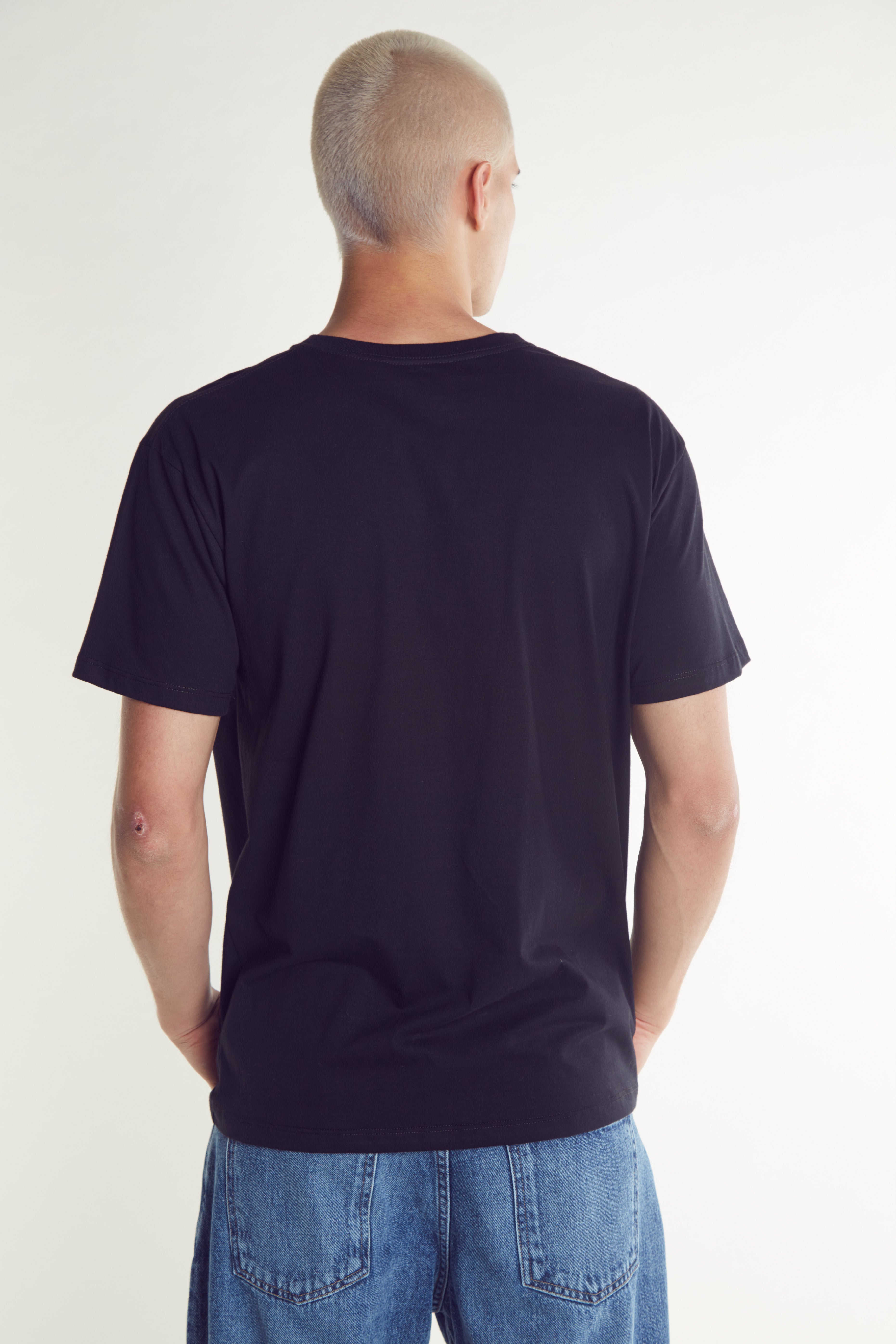 Remera Mc Vulk Oval Tee Black